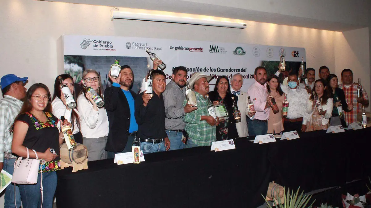 Mezcales poblanos reciben 44 galardones en concurso nacional de mezcal y destilados 2023